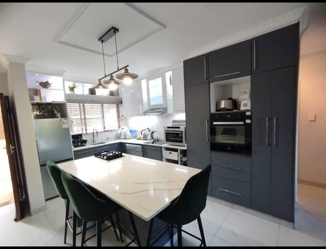 2 BEDROOM APARTMENT TO LET IN BALLITO CENTRAL